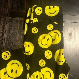 No boundaries smile leggings